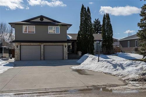 626 Knowles AVE  Winnipeg, MB R2G 2K2