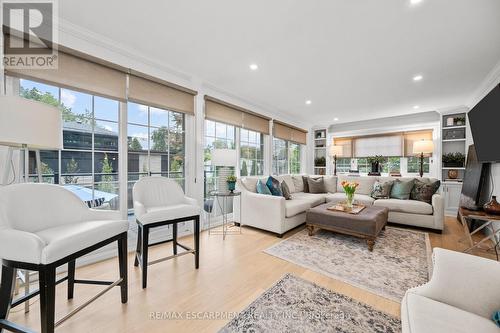 1390 Halifax Place, Burlington, ON - Indoor Photo Showing Living Room