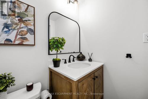 1390 Halifax Place, Burlington, ON - Indoor Photo Showing Bathroom
