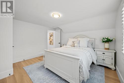 1390 Halifax Place, Burlington, ON - Indoor Photo Showing Bedroom