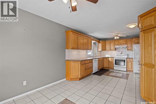 2425 15Th Avenue E, Prince Albert, SK - Indoor Photo Showing Kitchen
