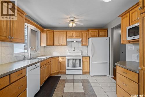 2425 15Th Avenue E, Prince Albert, SK - Indoor Photo Showing Kitchen With Double Sink