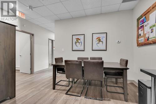 Seating Area - 118-119 - 379 Dundas Street, London East (East K), ON 