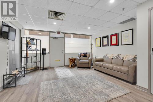 Waiting Area in 118 - 118-119 - 379 Dundas Street, London East (East K), ON 