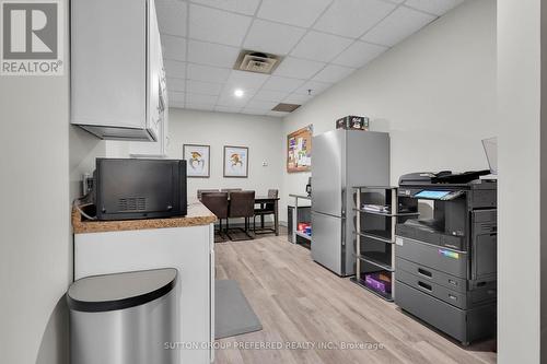 Kitchen Area with seating - 118-119 - 379 Dundas Street, London East (East K), ON 