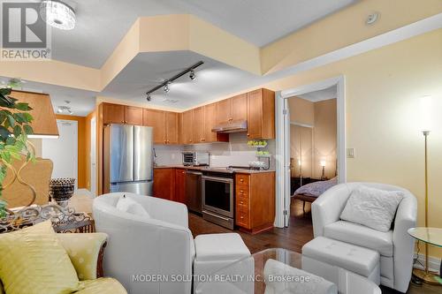 905 - 2737 Keele Street, Toronto, ON - Indoor