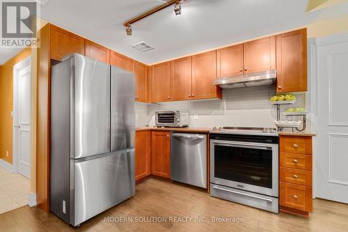905 - 2737 Keele Street, Toronto, ON - Indoor Photo Showing Kitchen