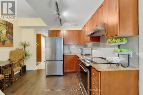 905 - 2737 Keele Street, Toronto, ON - Indoor Photo Showing Kitchen