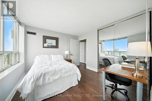 2002 - 215 Wynford Drive, Toronto, ON - Indoor Photo Showing Bedroom