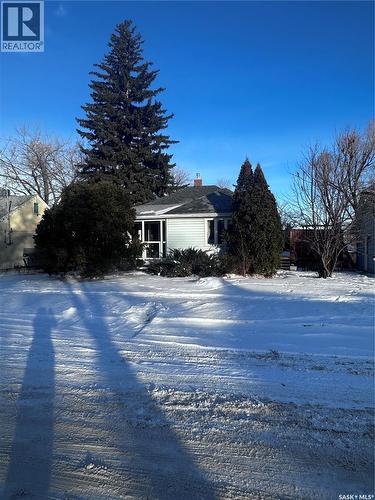 333 5Th Avenue Se, Weyburn, SK - Outdoor