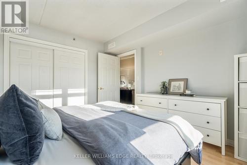 304 - 4450 Fairview Street, Burlington, ON - Indoor Photo Showing Bedroom