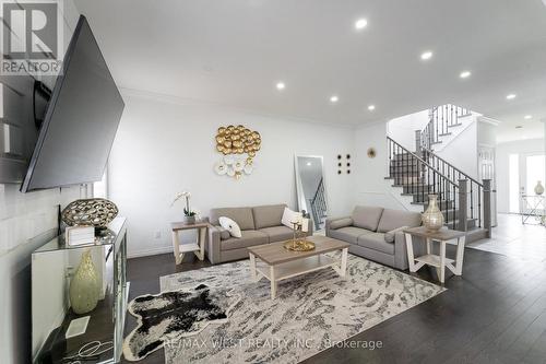 301 Freure Drive, Cambridge, ON - Indoor Photo Showing Living Room