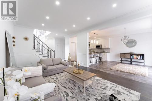 301 Freure Drive, Cambridge, ON - Indoor Photo Showing Living Room