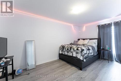 301 Freure Drive, Cambridge, ON - Indoor Photo Showing Bedroom