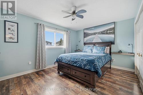 7880 Ascot Circle, Niagara Falls (Ascot), ON - Indoor Photo Showing Bedroom