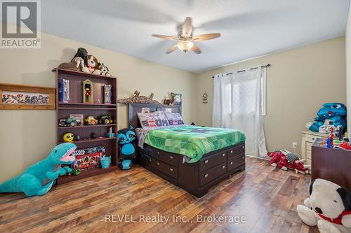 7880 Ascot Circle, Niagara Falls (Ascot), ON - Indoor Photo Showing Bedroom