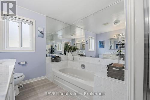 7880 Ascot Circle, Niagara Falls (Ascot), ON - Indoor Photo Showing Bathroom
