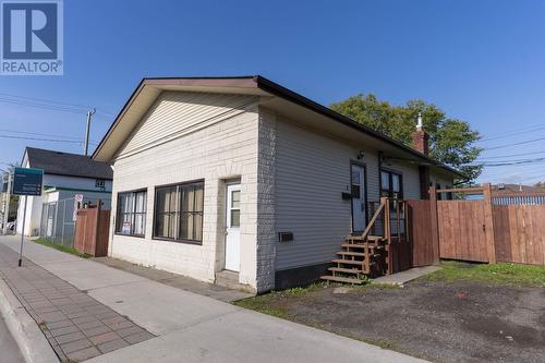 136 Court ST S  Thunder Bay, ON P7B 2X4