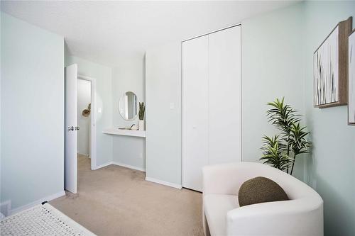 A 11 Apple Lane, Winnipeg, MB - Indoor