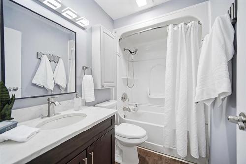 A 11 Apple Lane, Winnipeg, MB - Indoor Photo Showing Bathroom