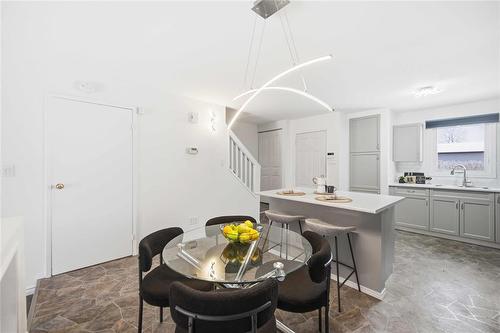 A 11 Apple Lane, Winnipeg, MB - Indoor