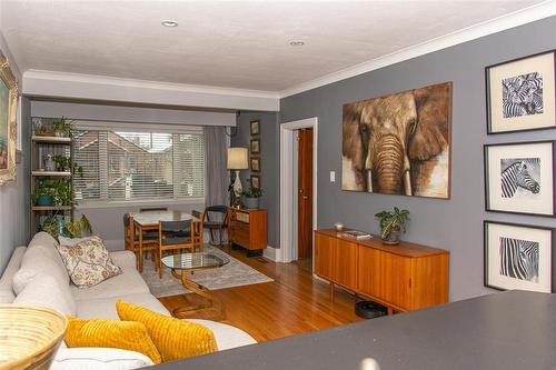 701 Sherburn Street, Winnipeg, MB - Indoor Photo Showing Living Room
