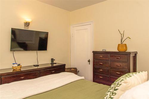 701 Sherburn Street, Winnipeg, MB - Indoor Photo Showing Bedroom