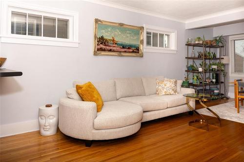 701 Sherburn Street, Winnipeg, MB - Indoor Photo Showing Living Room