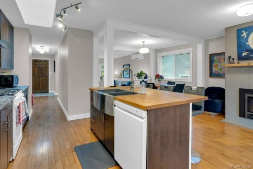 6069 Waldbank Rd, Nanaimo, BC 