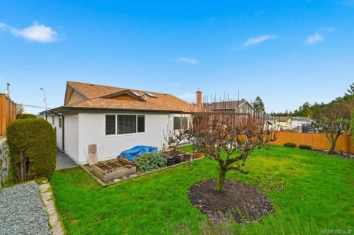 6069 Waldbank Rd, Nanaimo, BC 