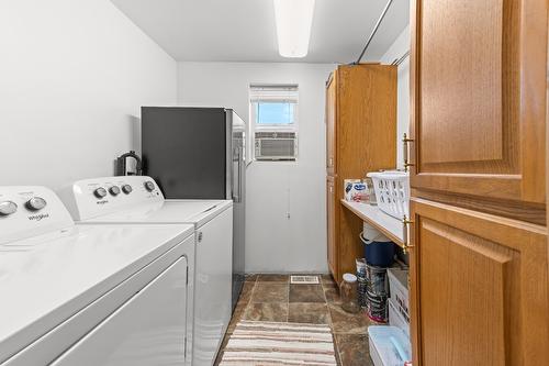 1930 Pine Street, Creston, BC - Indoor Photo Showing Laundry Room