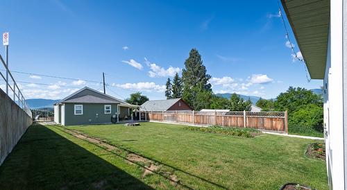 1930 Pine Street, Creston, BC - Outdoor