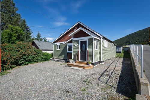 1930 Pine Street, Creston, BC - Outdoor
