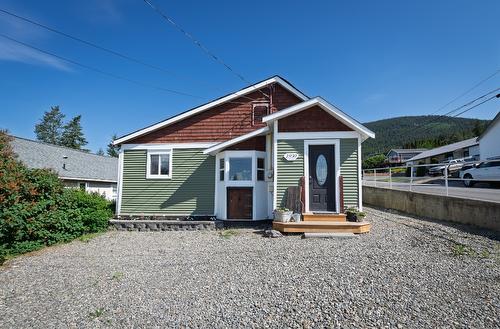1930 Pine Street, Creston, BC - Outdoor