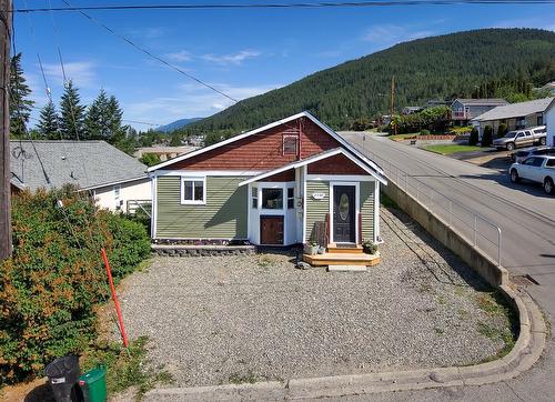 1930 Pine Street, Creston, BC - Outdoor