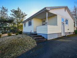 51 Mansion Avenue  Halifax, NS B3R 1C8