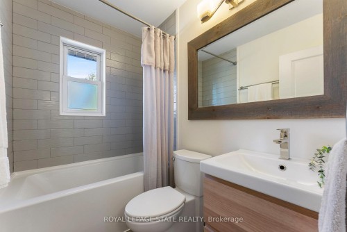 103 Wise Crescent, Hamilton, ON - Indoor Photo Showing Bathroom