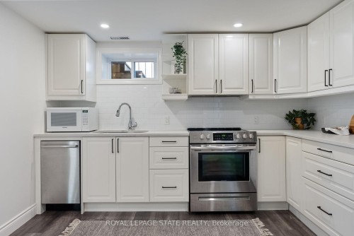 103 Wise Crescent, Hamilton, ON - Indoor Photo Showing Kitchen
