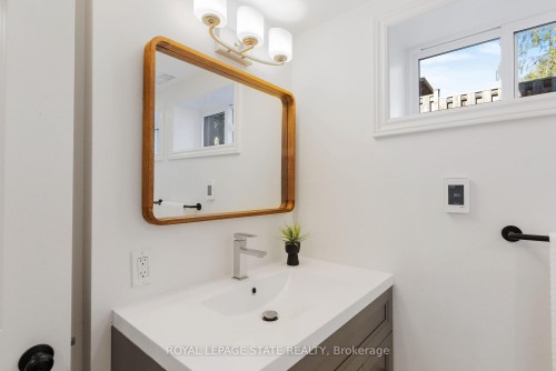 103 Wise Crescent, Hamilton, ON - Indoor Photo Showing Bathroom