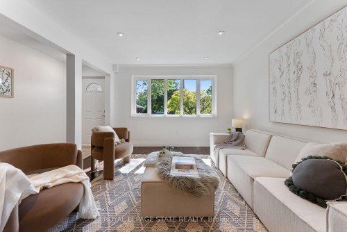 103 Wise Crescent, Hamilton, ON - Indoor Photo Showing Living Room