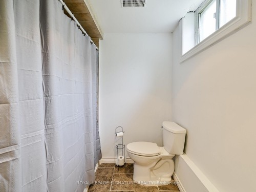 1195 Chada Avenue, Mississauga, ON - Indoor Photo Showing Bathroom