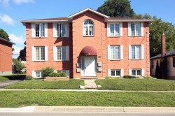 2-42 Tecumseh Avenue  Oshawa, ON L1G 3N4