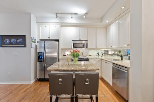 316-628 Fleet Street, Toronto, ON - Indoor Photo Showing Kitchen With Stainless Steel Kitchen With Double Sink With Upgraded Kitchen