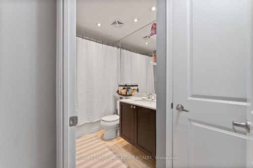 316-628 Fleet Street, Toronto, ON - Indoor Photo Showing Bathroom