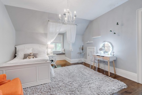 71 Ennisclare Drive W, Oakville, ON - Indoor Photo Showing Bedroom