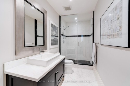 71 Ennisclare Drive W, Oakville, ON - Indoor Photo Showing Bathroom