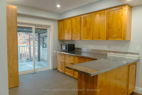 83 Hammond Road, Mississauga, ON - Indoor Photo Showing Kitchen