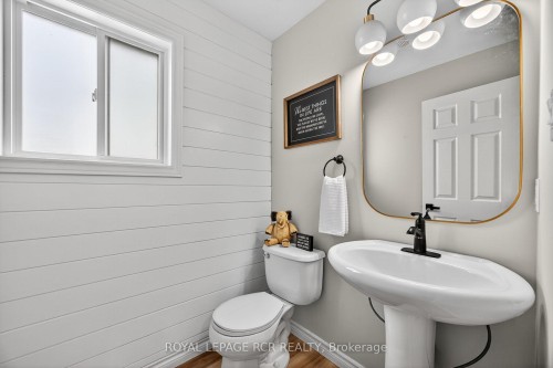 2 Irwin Crescent, New Tecumseth, ON - Indoor Photo Showing Bathroom
