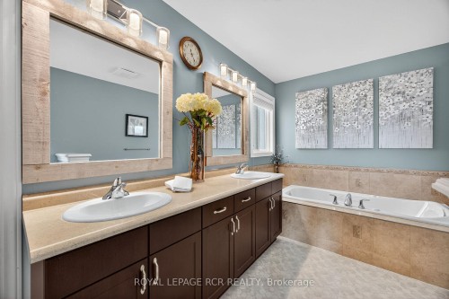 2 Irwin Crescent, New Tecumseth, ON - Indoor Photo Showing Bathroom
