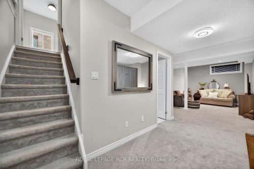 2 Irwin Crescent, New Tecumseth, ON - Indoor Photo Showing Other Room